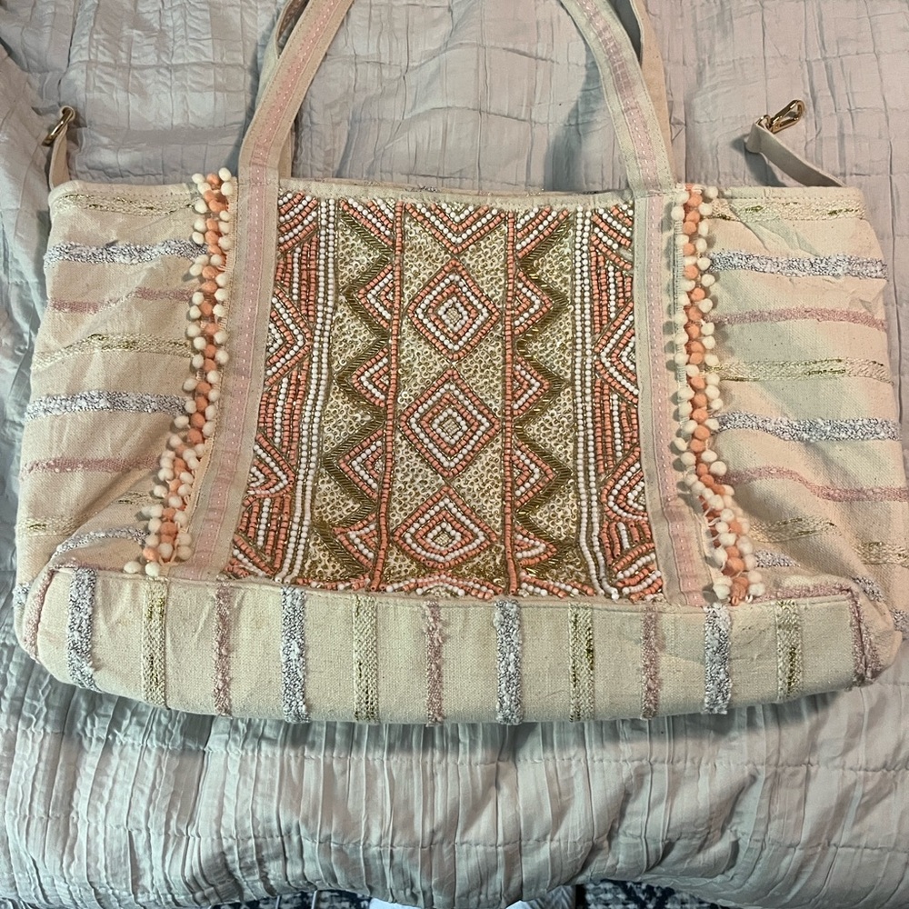 Chic Geometric Tote in Beige and Coral - Picture 10 of 10